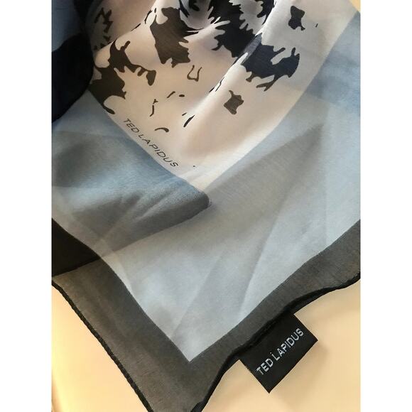 Vintage Ted Lapidus scarf with flowers in blue - Picture 4 of 5